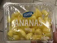 Fersk ananas i biter