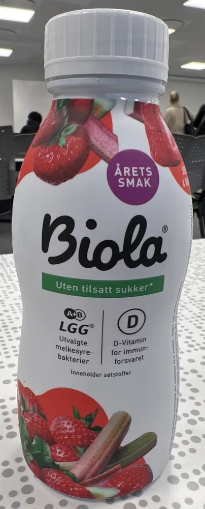 Biola jordbær og rabarbra