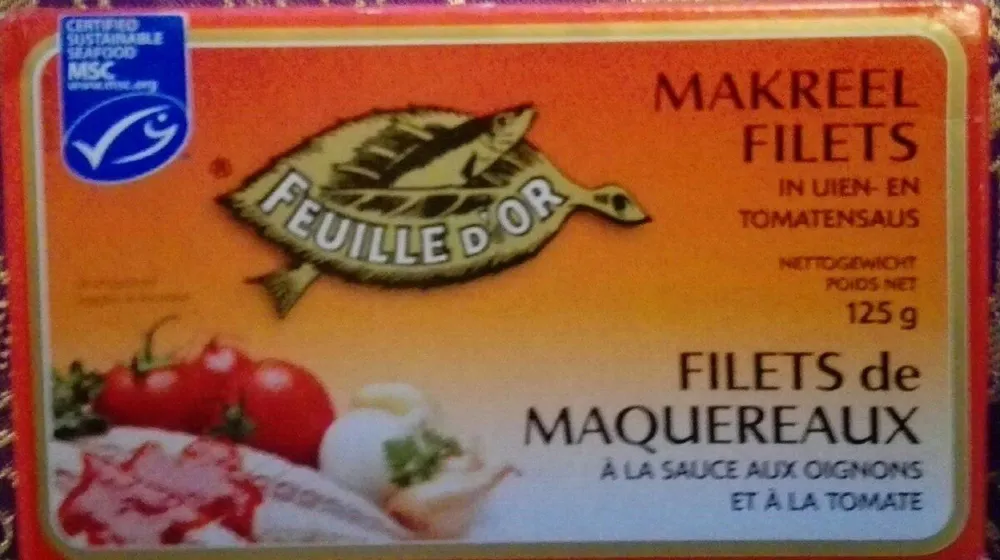 Filets de maquereaux à la sauce aux oignons et à la tomate