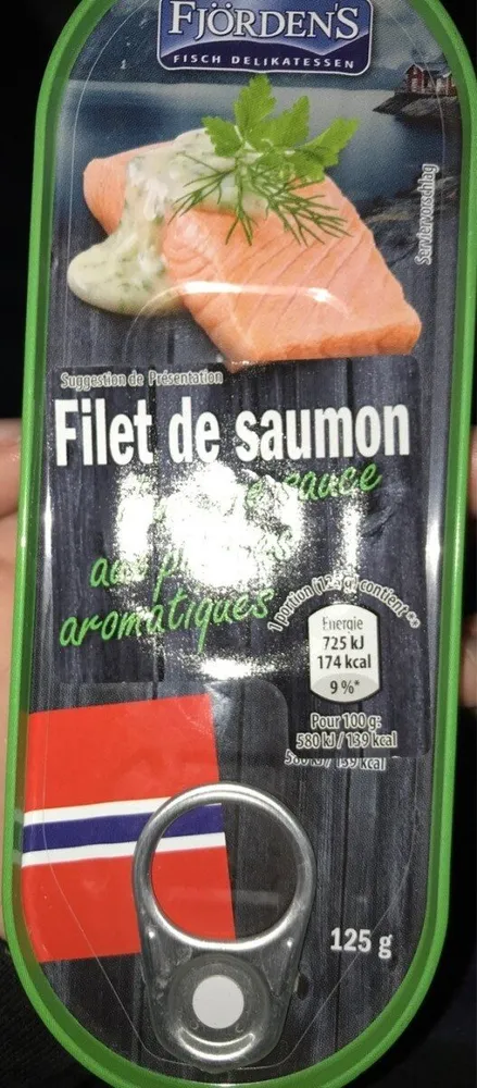 Filet de saumon dans une sauce aux plantes aromatiques