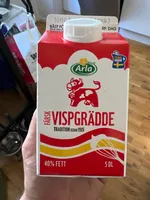 Färsk sommarvispgrädde