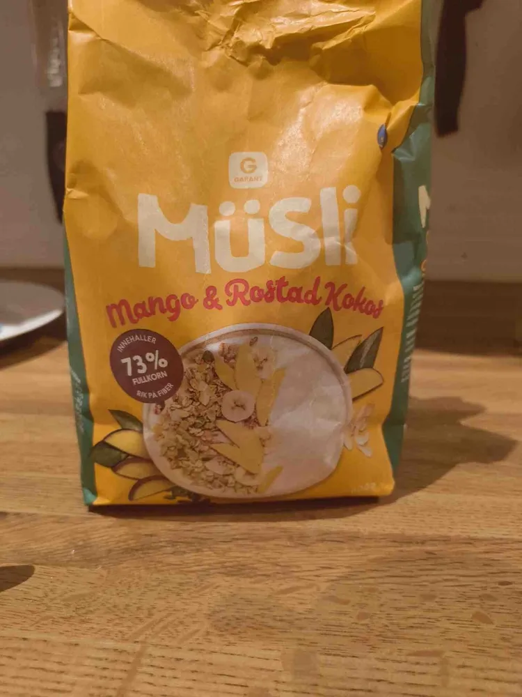 Musli mango och rostad kokos