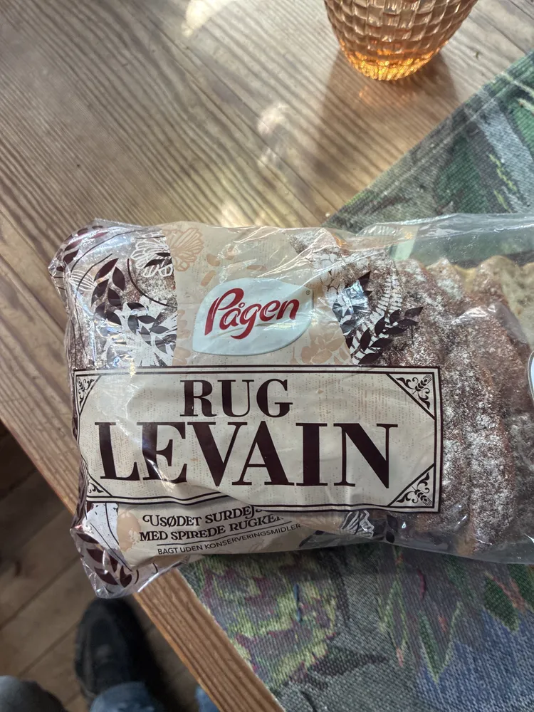 Rug.  Levain