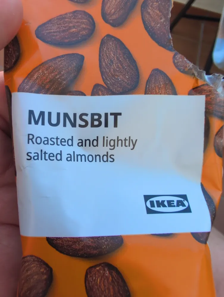 Roasted and lightly salted almonds