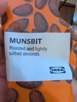 Roasted and lightly salted almonds