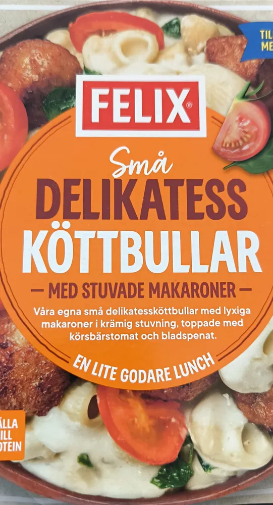 Små delikatess köttbullar med stuvade makaroner