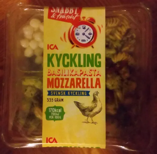 ICA Snabbt & fräscht Kyckling, basilikapasta, mozzarella