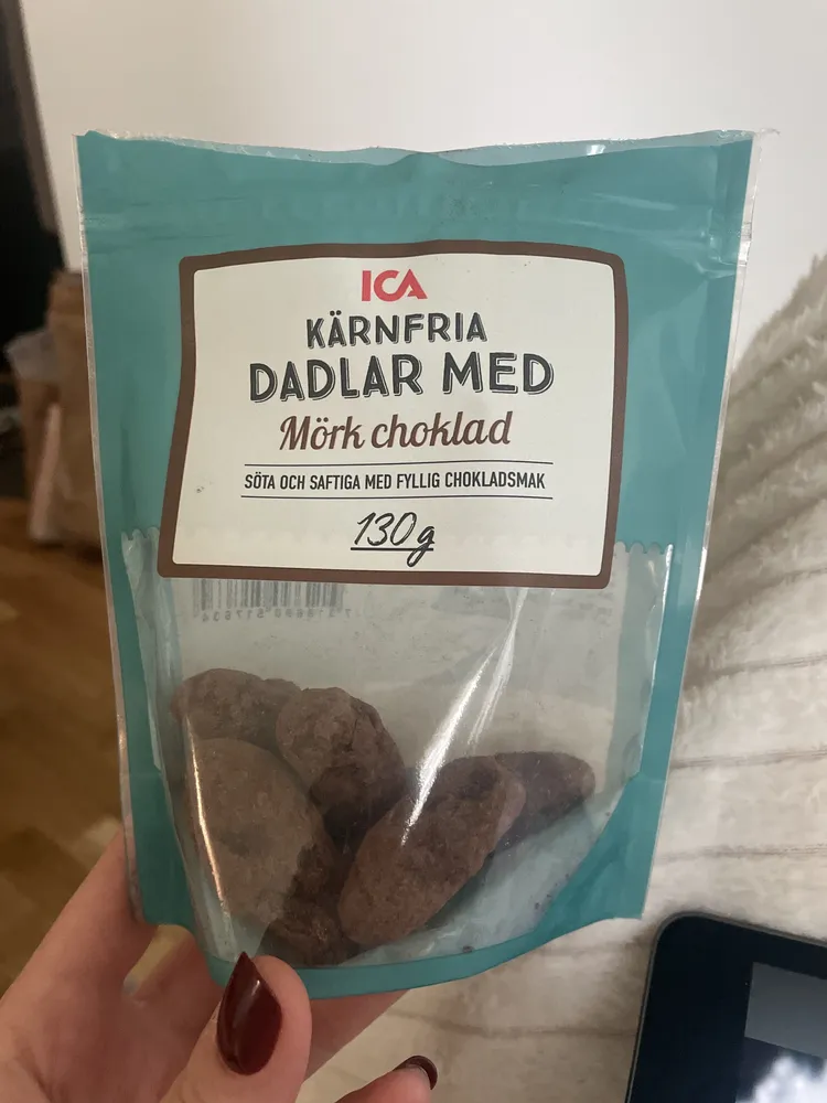 Kärnfria dadlar med mörk choklad