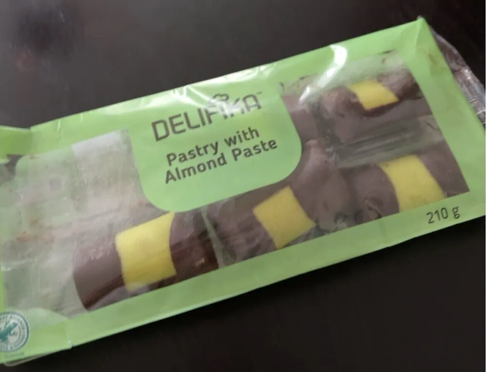Pastry with almond paste