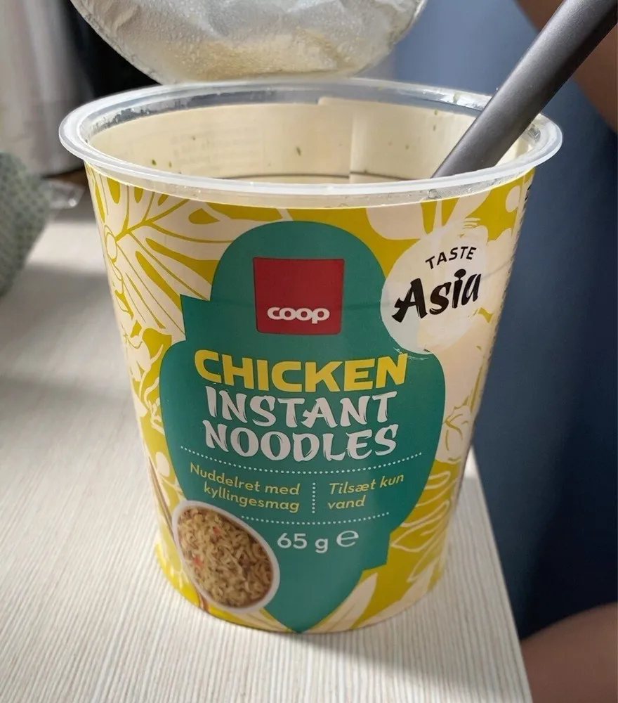 Chicken instant noodles