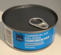 Tonnikalaa vedessä