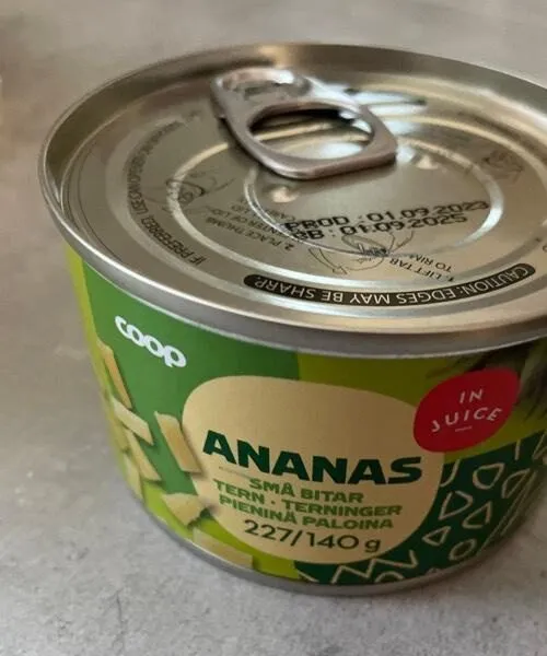 Ananas pieninä paloina