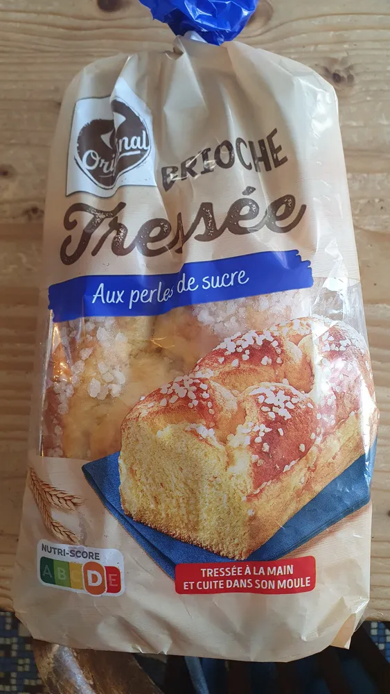 Brioche tressée aux perles de sucre