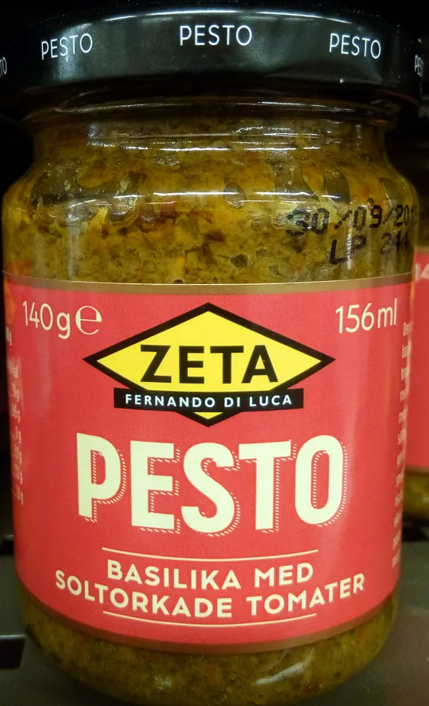 Pesto basilika med soltorkade tomater