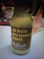 Jus de fruits banane, ananas et noix de coco