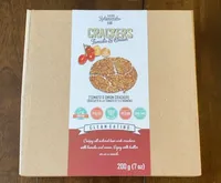 Tomato and onion crackers