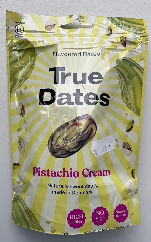 Filled dates with pistachio cream