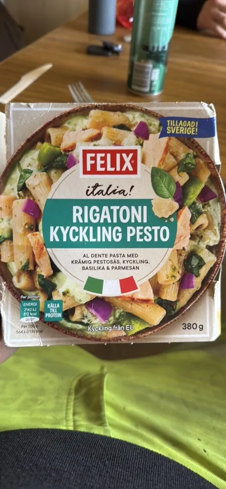 Rigatoni kyckling pesto