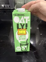 Matcha latte oat drink