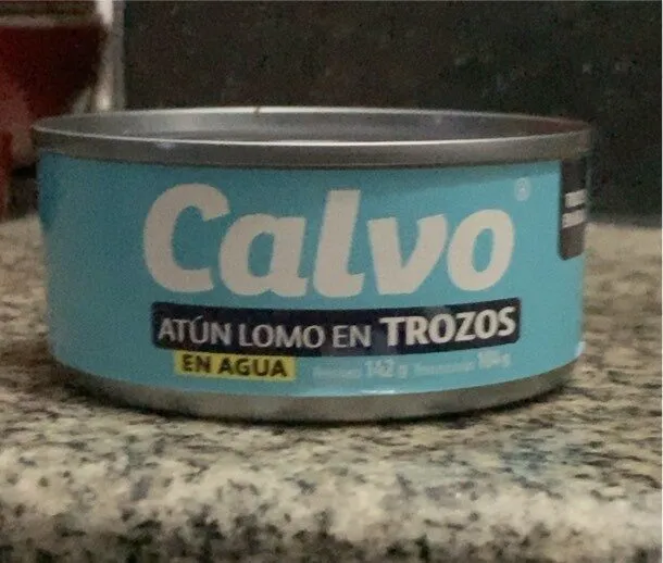 Atún lomo en trozos en agua