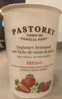 Yoghourt artesanal con leche de vacas de pasto con fresas