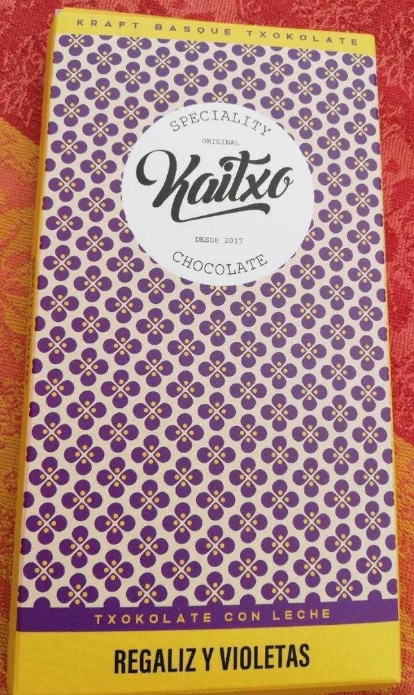 Chocolate con leche regaliz y violestas