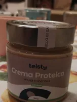 Crema proteica wafer e nocciola