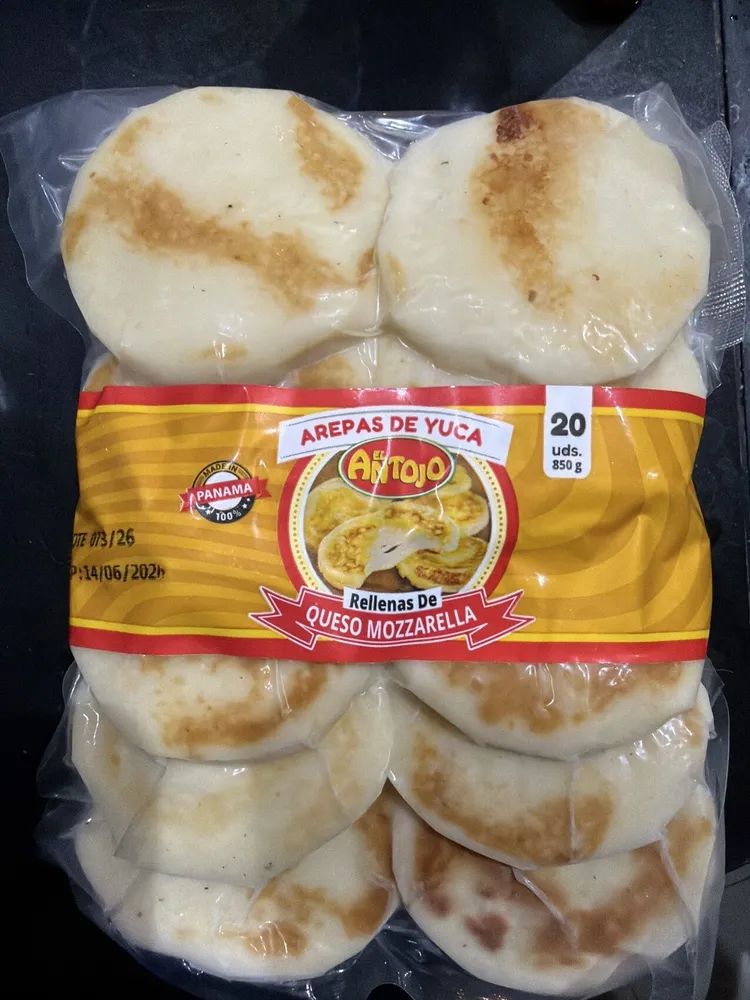 Arepas De Yuca Con Queso Mozzarella
