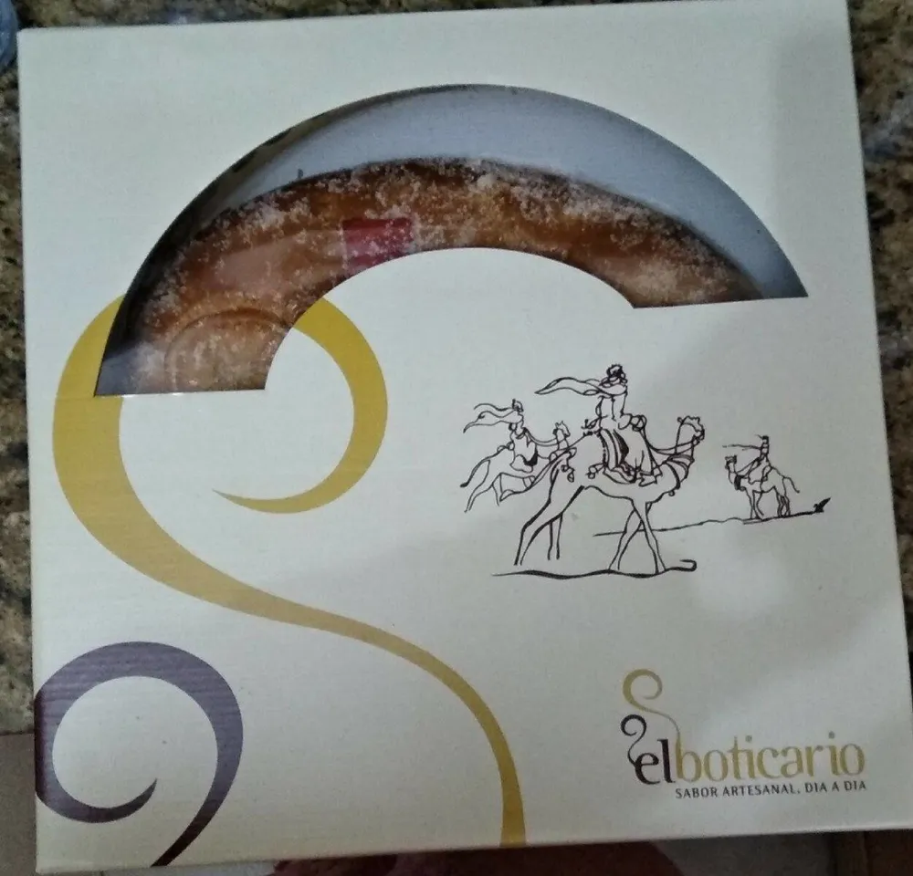 Roscón relleno nata