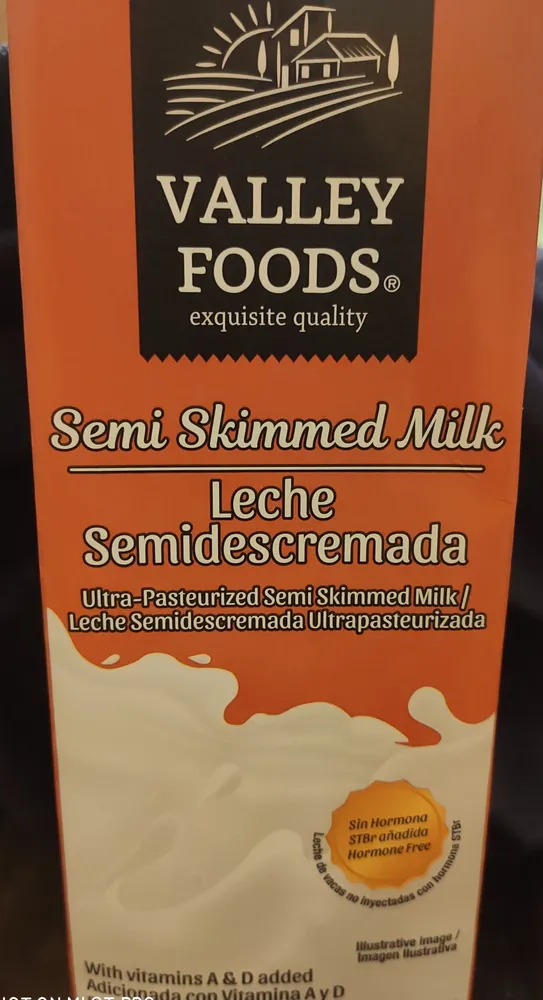 Ultra-Pasteurized Semi Skimmed Milk / Leche Semidescremada Ultrapasteurizada