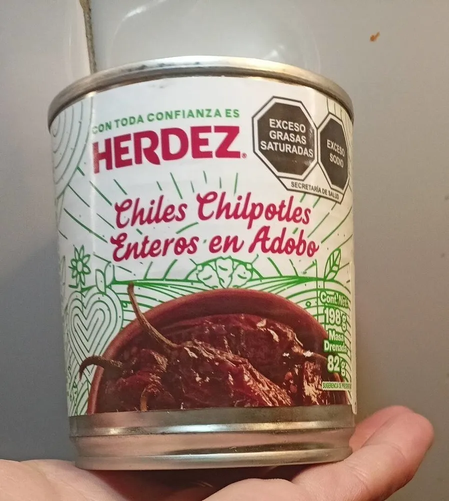 Chiles chiplotes enteros en adobo