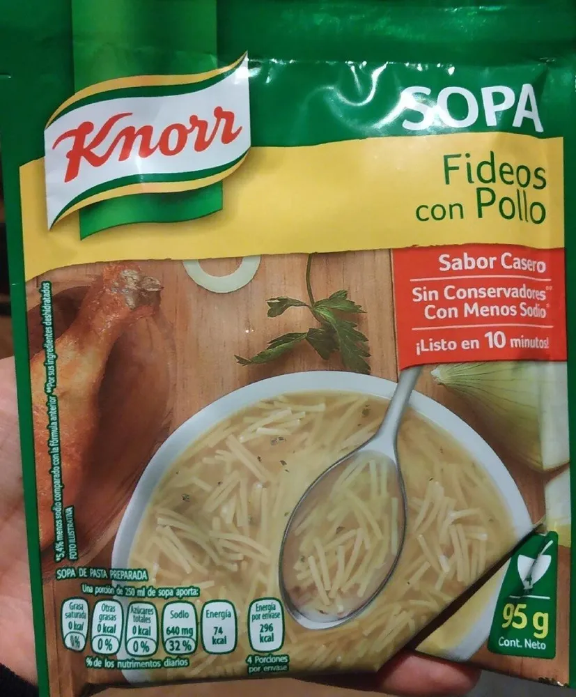 Sopa fideos con pollo