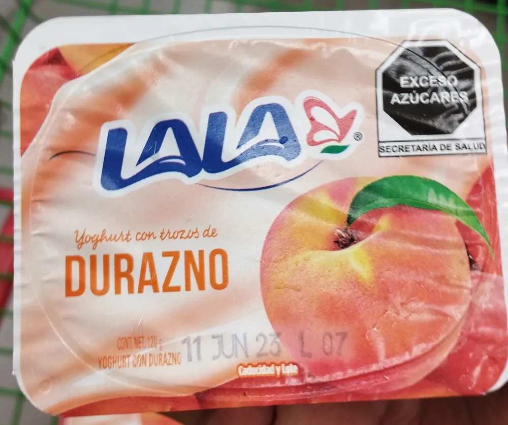 yogurt con trozos de durazno