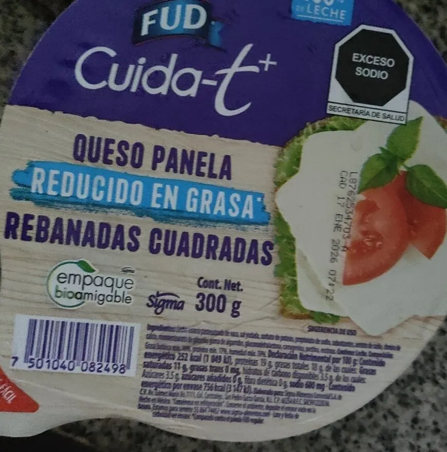 Queso panela bajo en grasa en rebanadas cuadradas