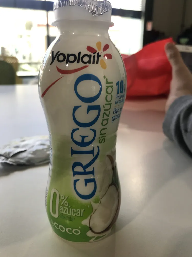 Coconut-flavored drinkable yogurt