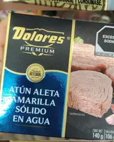 Atun aleta amarilla solido en agua