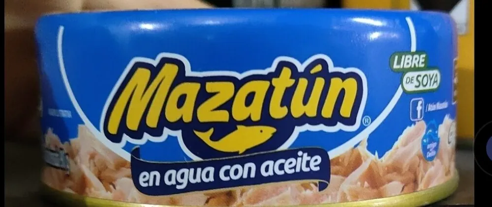 Atún en hojuelas en agua con aceite