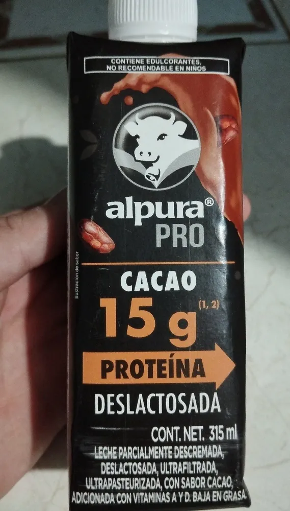 Leche parcialmente descremada, deslactosada, ultrafiltrada, ultrpasteurizada con sabor cacao, adicionada con vitaminas A y D, baja en grasa