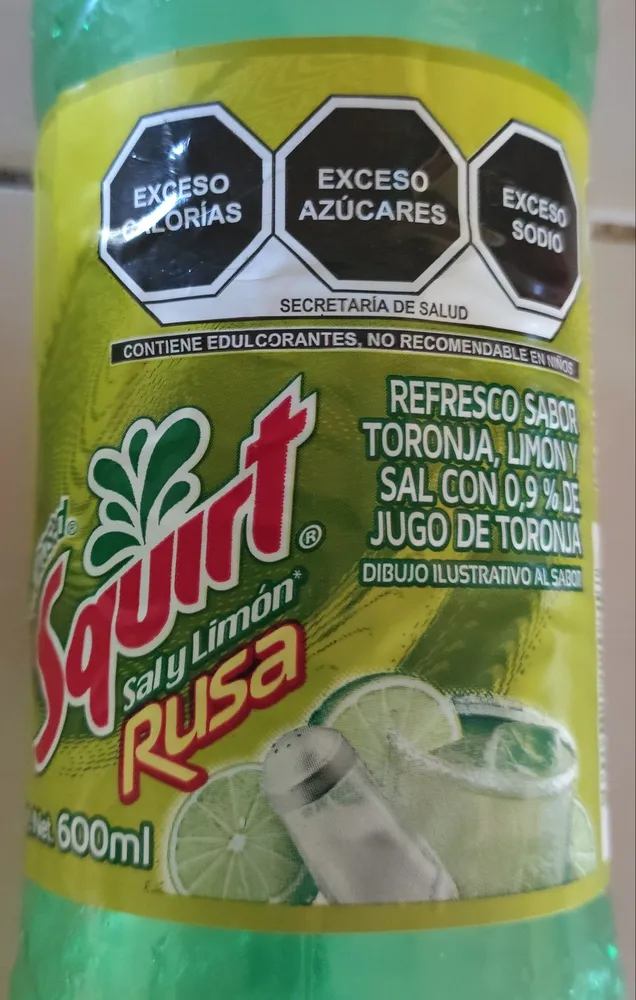 Refresco sabor toronja, limón y sal con 0.9% de jugo de toronja