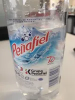Agua mineral de manantial de origen natural