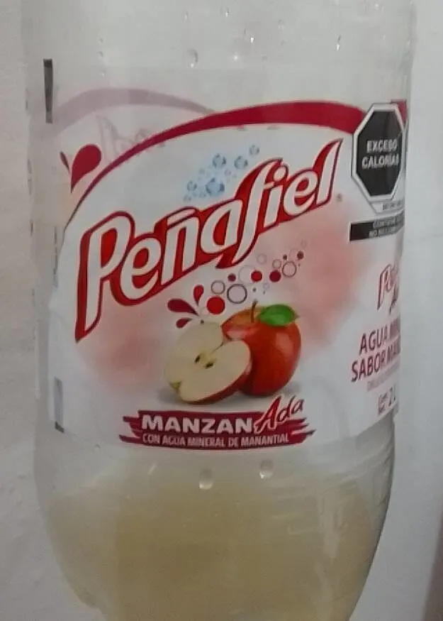 Agua mineral sabor manzana