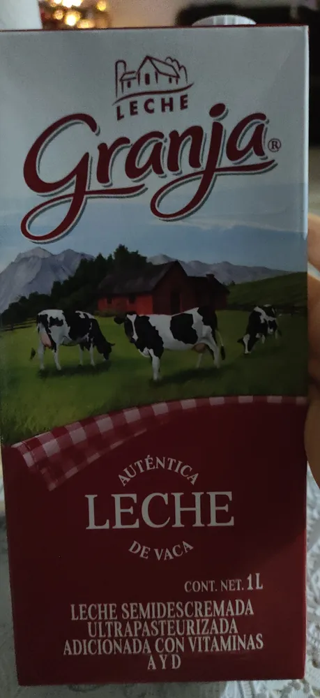 Leche de vaca semidescremada ultrapasteurizada