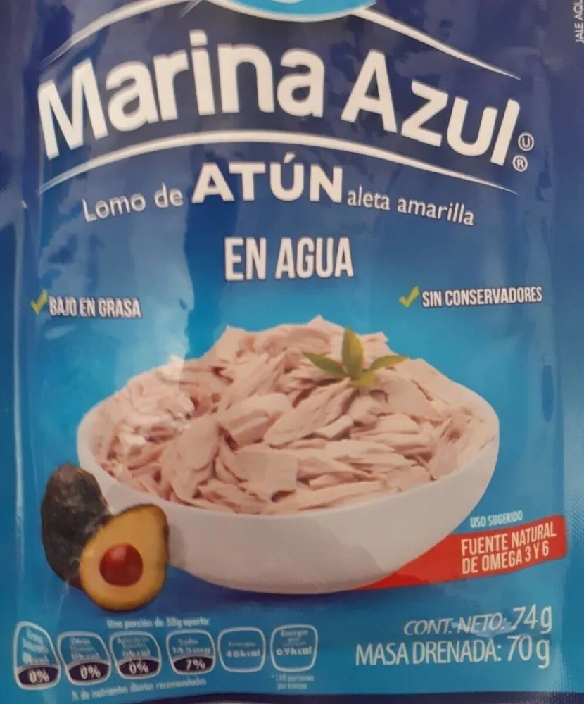 Lomo de atún aleta amarilla en agua