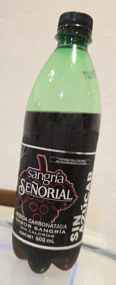 Bebida carbonatada sabor sangría