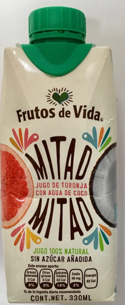 Mitad Mitad jugo de toronja con agua de coco