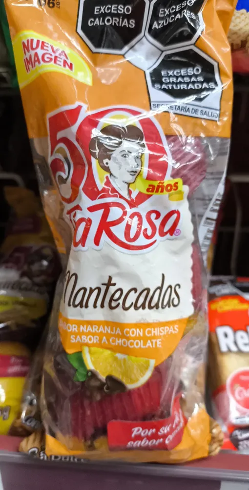 Mantecadas. naranja con chispas de chocolate