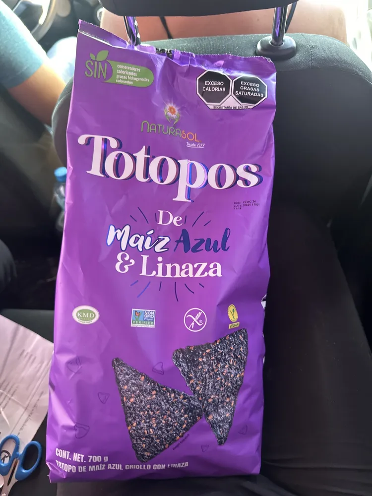 totopos de maíz azul y linaza