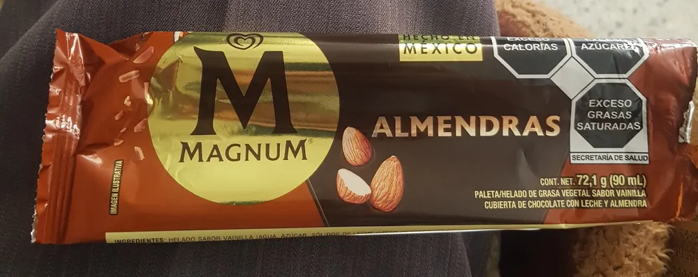 Almendras ice cream bar