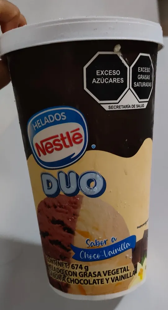 Helado con grasa vegetal sabor chocolate y vainilla