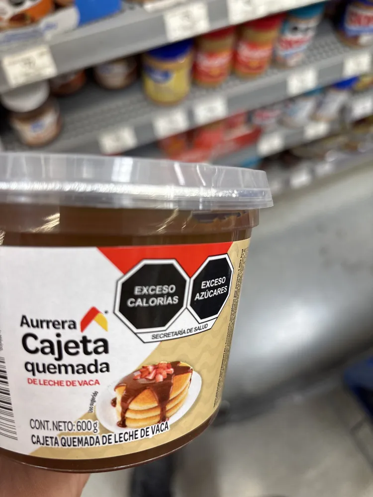 Cajeta quemada de leche de vaca